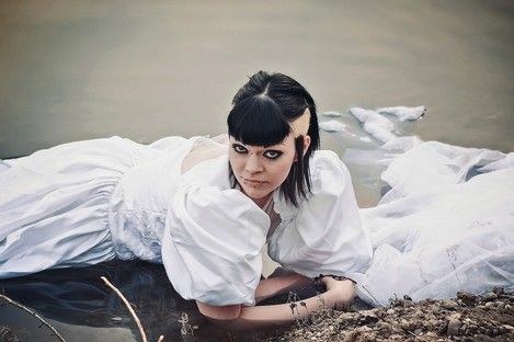 trash-the-dress-editorial-kreatives-fantasy-fotoshooting-mannheim--natalie-schampaul-90.jpg