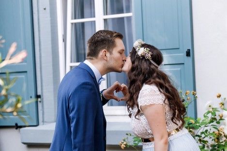 standesamt-portraits-hochzeit-vintage-blumenkranz-hochzeitsfotograf-natalie-schampaul-mannheim-9.jpg