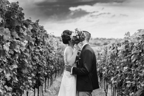 weinstrasse-pfalz-deidesheim-hochzeit-weinberge-weinlaube-brautpaar-hochzeitsfotos-fotoshooting-natalie-schampaul-15.jpg
