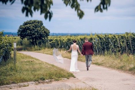 weinstrasse-pfalz-deidesheim-hochzeit-weinberge-weinlaube-brautpaar-hochzeitsfotos-fotoshooting-natalie-schampaul-23.jpg