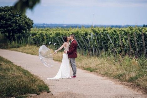 weinstrasse-pfalz-deidesheim-hochzeit-weinberge-weinlaube-brautpaar-hochzeitsfotos-fotoshooting-natalie-schampaul-24.jpg
