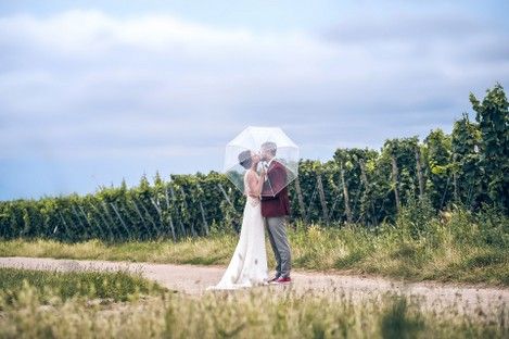 weinstrasse-pfalz-deidesheim-hochzeit-weinberge-weinlaube-brautpaar-hochzeitsfotos-fotoshooting-natalie-schampaul-29.jpg