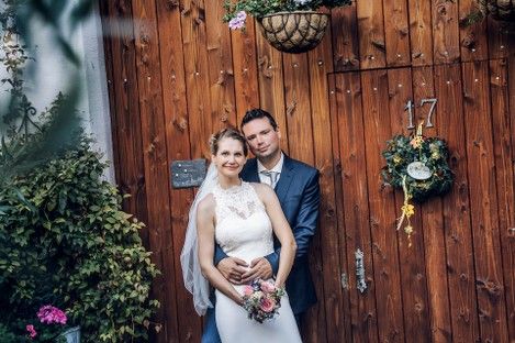 weinstrasse-pfalz-freinsheim-hochzeit-weinberge-weinlaube-brautpaar-hochzeitsfotos-pferde-kutsche-fotoshooting-natalie-schampaul-12.jpg