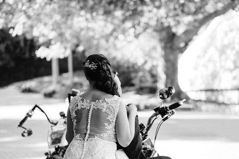 brautpaarfotoshooting-bikerhochzeit-biker-hochzeit-hochzeitsfotos-brautpaar-schampaul-5.jpg