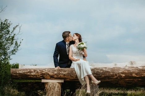brautpaar-fotoshooting-kleine-kalmit-kapelle-landau-hochzeitsfotos-pfalz-weinstrasse-panorama-natalie-schampaul-19.jpg