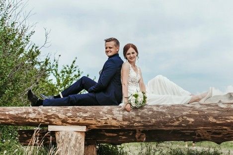 brautpaar-fotoshooting-kleine-kalmit-kapelle-landau-hochzeitsfotos-pfalz-weinstrasse-panorama-natalie-schampaul-24.jpg