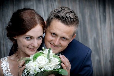 brautpaar-fotoshooting-kleine-kalmit-kapelle-landau-hochzeitsfotos-pfalz-weinstrasse-panorama-natalie-schampaul-45.jpg