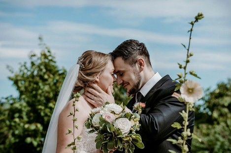 hochzeitsfotos-weingut-schroeder-heddesheim-brautkleid-rosa-fotograf-natalie-schampaul-49.jpg
