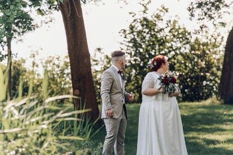 hochzeitsbilder-brautpaar-fotos-fotoshooting-hochzeit-brautpaarshooting-27.jpg