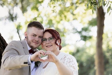 hochzeitsbilder-brautpaar-fotos-fotoshooting-hochzeit-brautpaarshooting-43.jpg