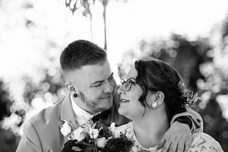 hochzeitsbilder-brautpaar-fotos-fotoshooting-hochzeit-brautpaarshooting-50.jpg