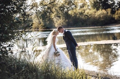 brautpaarshooting-am-see-altrip-blaue-adria-hochzeitsfotografie-hochzeitsfotograf-natalie-schampaul-mannheim-9.jpg