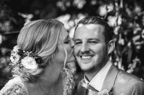 brautpaar-hochzeitsfotos-fotoshooting-weinlaube-kellers-keller-ruppertsberg-hochzeitsfotograf-weinstrasse-natalie-schampaul-24.jpg