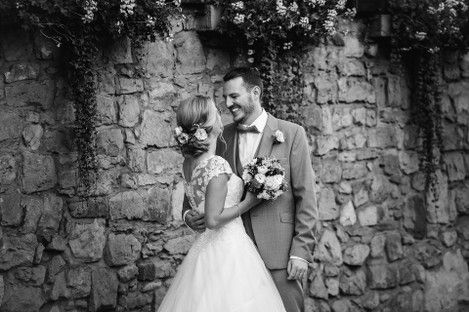 brautpaar-hochzeitsfotos-fotoshooting-weinlaube-kellers-keller-ruppertsberg-hochzeitsfotograf-weinstrasse-natalie-schampaul-38.jpg