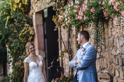 brautpaar-hochzeitsfotos-fotoshooting-weinlaube-kellers-keller-ruppertsberg-hochzeitsfotograf-weinstrasse-natalie-schampaul-45.jpg