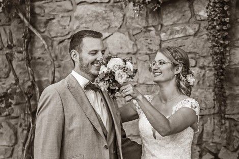 brautpaar-hochzeitsfotos-fotoshooting-weinlaube-kellers-keller-ruppertsberg-hochzeitsfotograf-weinstrasse-natalie-schampaul-46.jpg