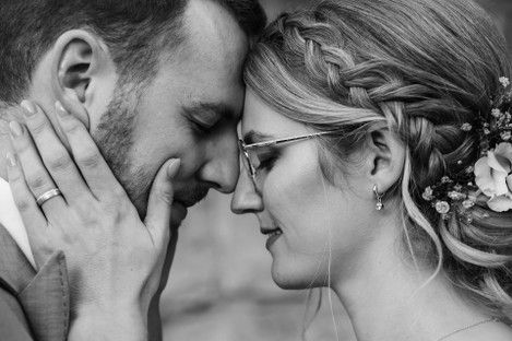 brautpaar-hochzeitsfotos-fotoshooting-weinlaube-kellers-keller-ruppertsberg-hochzeitsfotograf-weinstrasse-natalie-schampaul-48.jpg