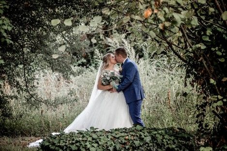 hochzeitsfotos-brautpaar-fotos-fotoshooting-hochzeit-brautpaarshooting-natalie-schampaul-25.jpg