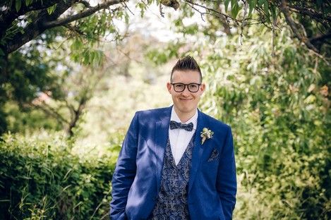 schloss-edesheim-hochzeit-hochzeitsfotograf-brautpaar-fotoshooting-schampaul-23.jpg
